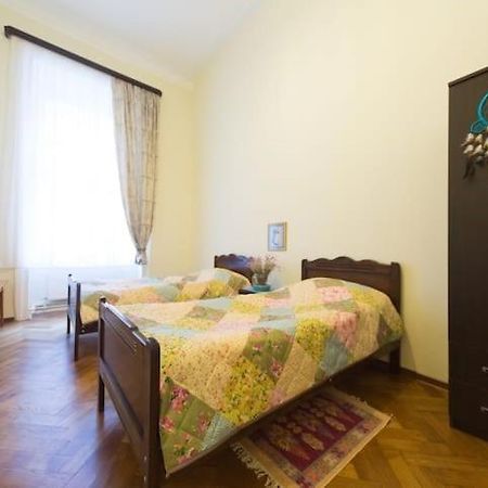 Apartment On Tabidze 3/5 Tbilisi Buitenkant foto