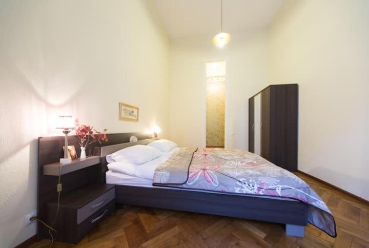 Apartment On Tabidze 3/5 Tbilisi Buitenkant foto