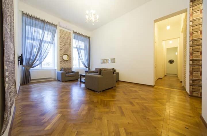 Apartment On Tabidze 3/5 Tbilisi Buitenkant foto