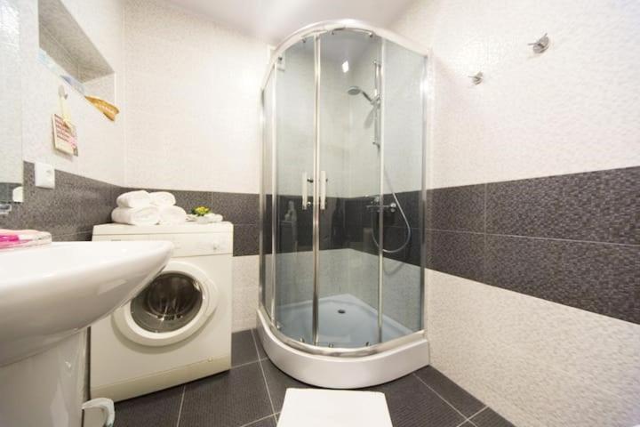 Apartment On Tabidze 3/5 Tbilisi Buitenkant foto