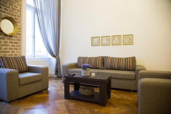 Apartment On Tabidze 3/5 Tbilisi Buitenkant foto