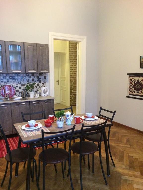 Apartment On Tabidze 3/5 Tbilisi Buitenkant foto